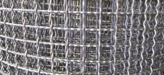 Como a tela metálica ondulada melhora a ventilação e segurança industrial