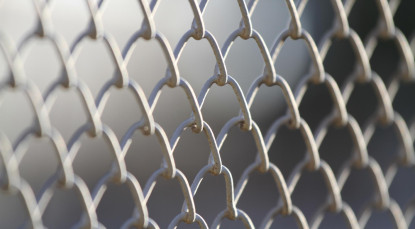 Telas de segurança NR-12: Evite multas e acidentes no trabalho