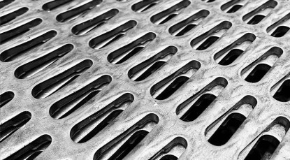 Chapas perfuradas industriais: Saiba quais as especificações mais importantes ao fazer seu projeto